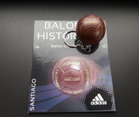 Adidas - breloczek - piłka Santiago