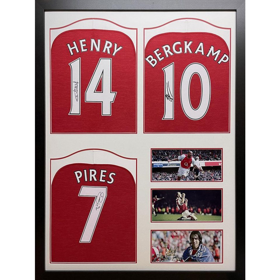 Arsenal Londyn Henry, Bergkamp & Pires koszulka z autografem (Trio Framed)
