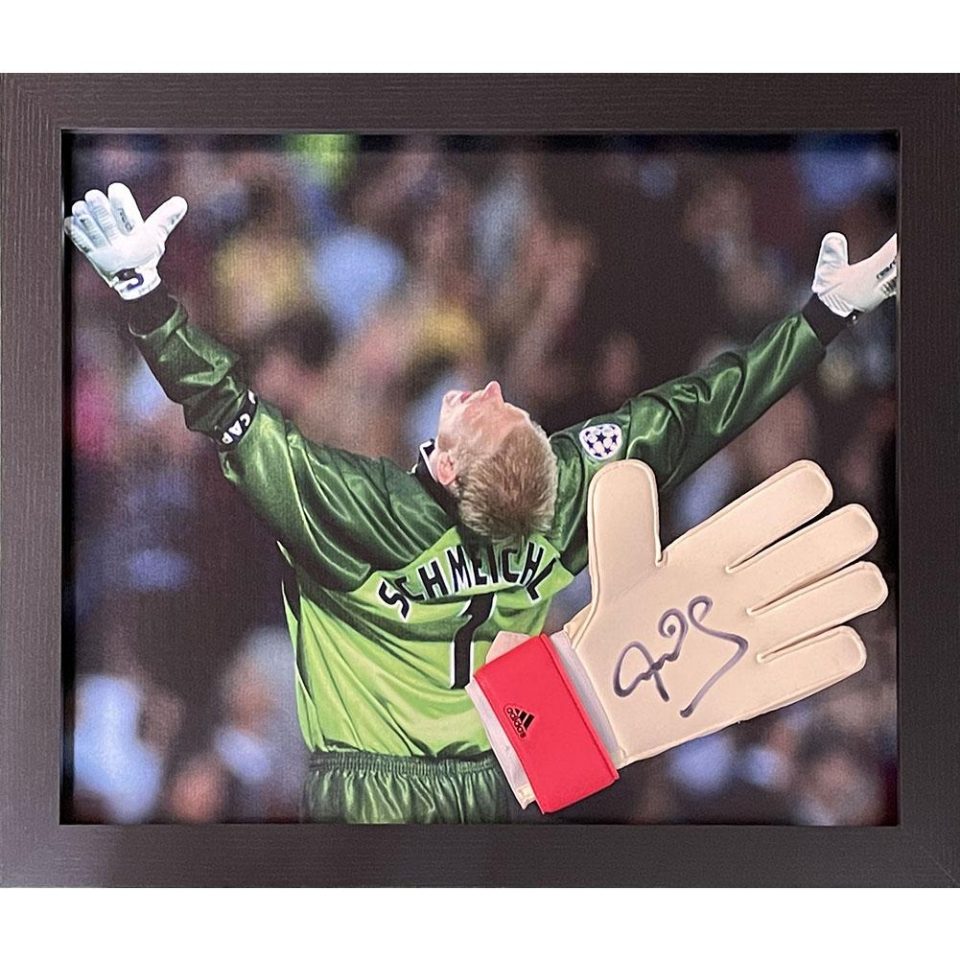 Manchester United Schmeichel Signed Glove (Framed)